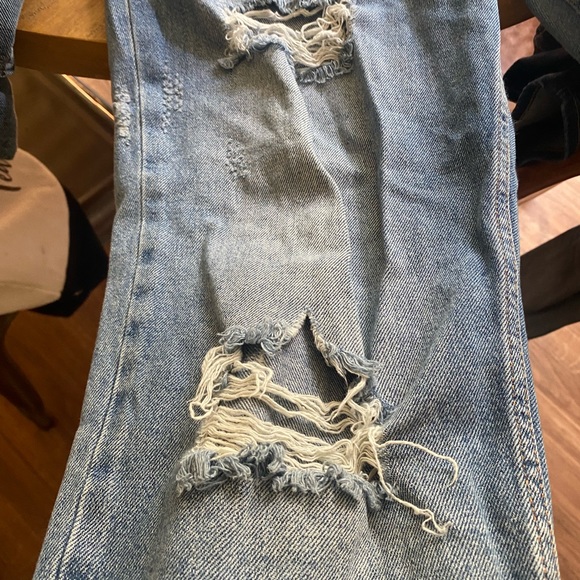 Zara Mid-Rise Distressed Jeans - Picture 3 of 6